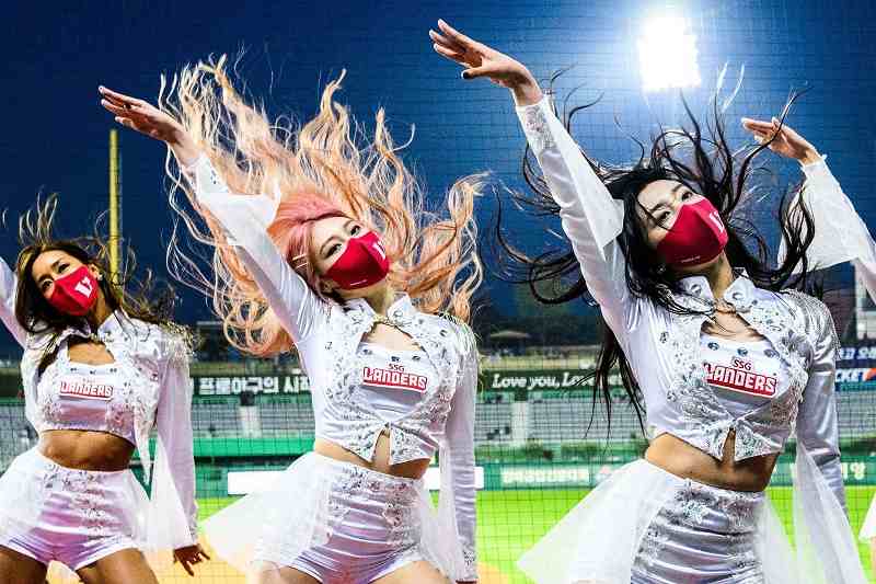 K-pop cheerleaders: The 'flowers' of ROK baseball - The Japan News