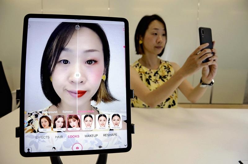 Business Reboot / Makeup app makes finding right colors a breeze - The  Japan News