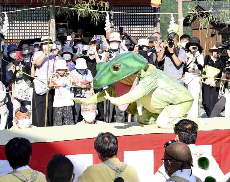 Leap of faith: Frog parade returns to Nara temple - The Japan News