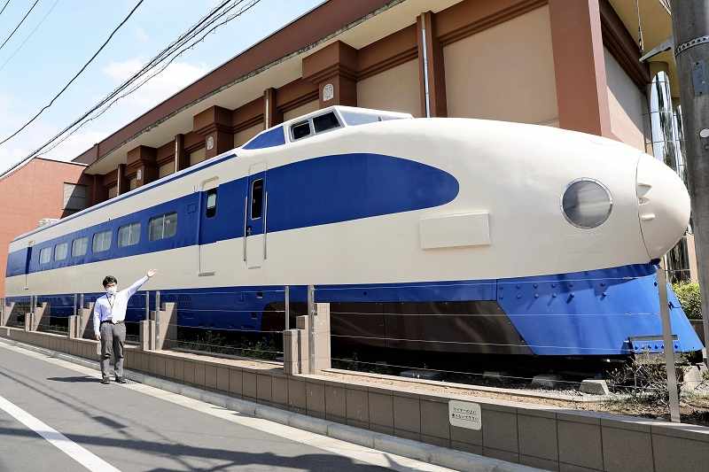 The Shinkansen: Japan's Bullet Train, 53% OFF