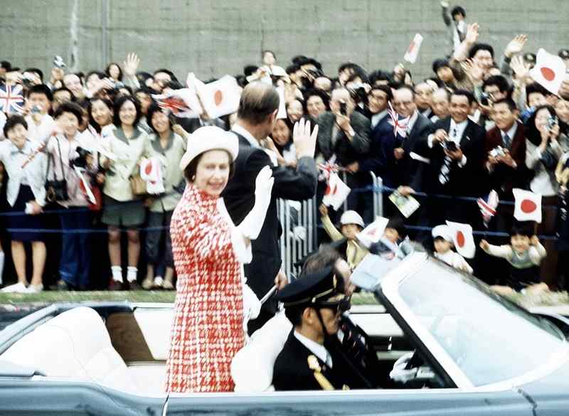 the queen visits japan