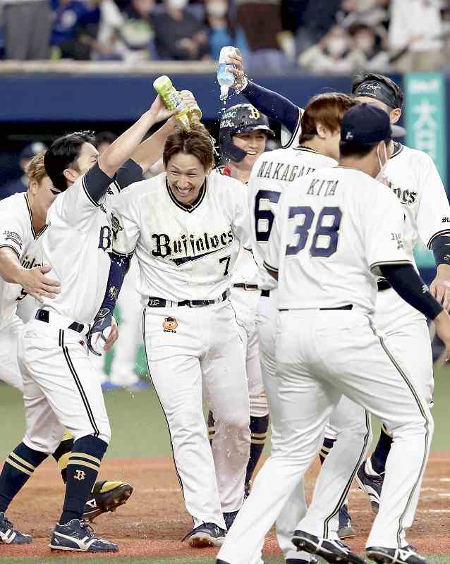 Cut4 on X: Masataka Yoshida got the weight of his first MLB homer off his  shoulders 🏋️  / X