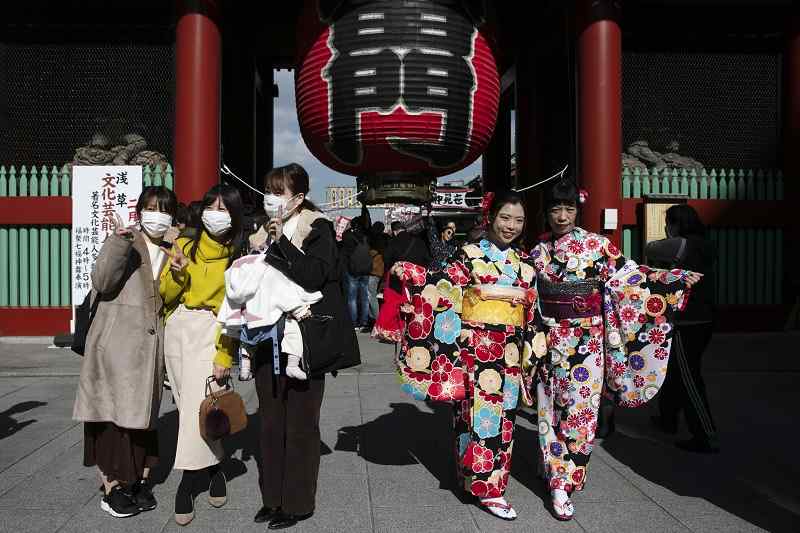 China Curtails Travel to Japan, Ordering Visa Applications Cut