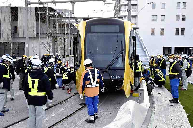 Utsunomiya in Japan: The new light rail opened today! - Urban