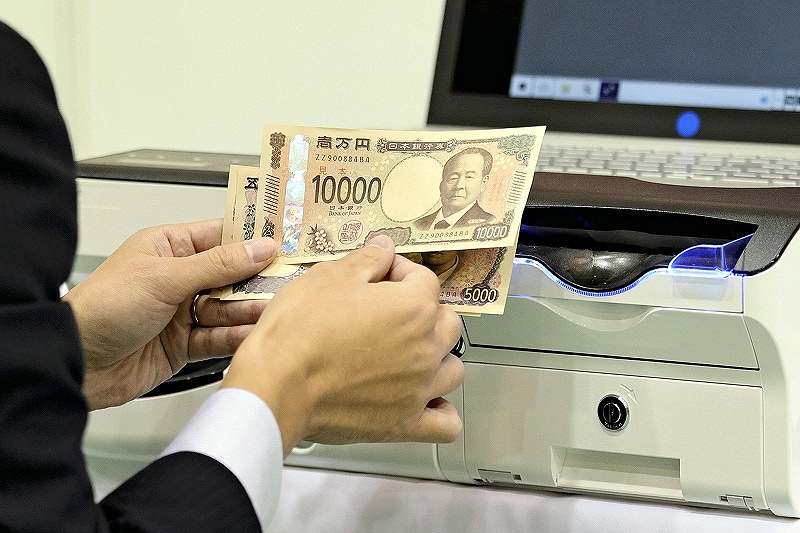 BOJ shows test of readers for new bank notes The Japan News