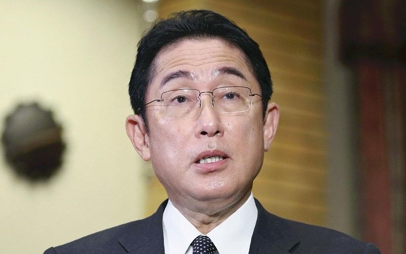 Bodyguard's wild act as Japan PM Fumio Kishida bombed on TV