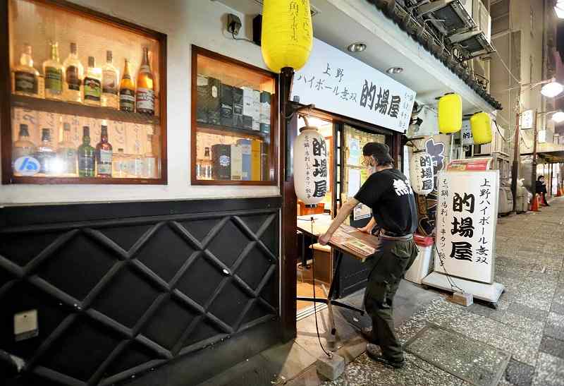 Tokyo asks restaurants to continue shortened hours until mid-September -  The Japan Times