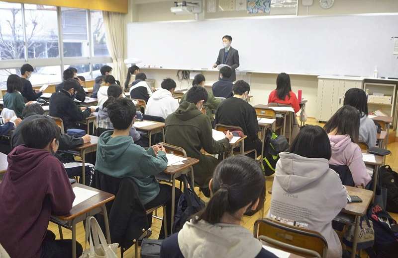 Majority of Nagasaki high schools have white-underwear-only rules