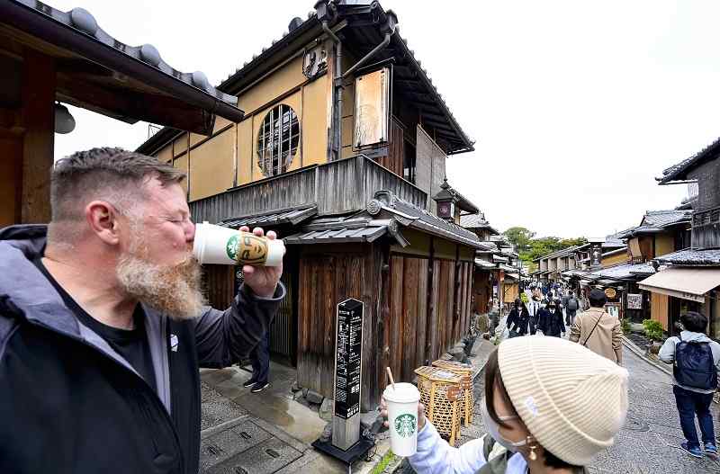 Kyoto Unique Starbucks Blends into Kyoto Townscape The Japan News