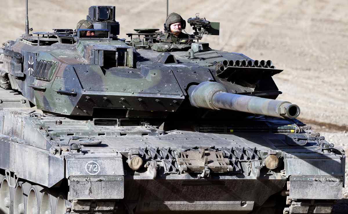 Ukraine Modifying UK Challenger 2 Battle Tanks Due to Weak Spot: Report