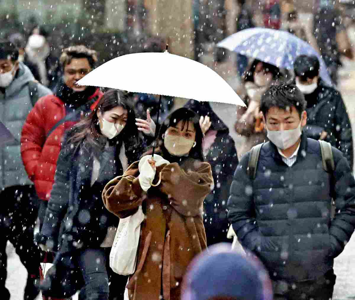 Tokyo gets heavy snow advisory as weather agency warns of disruptions