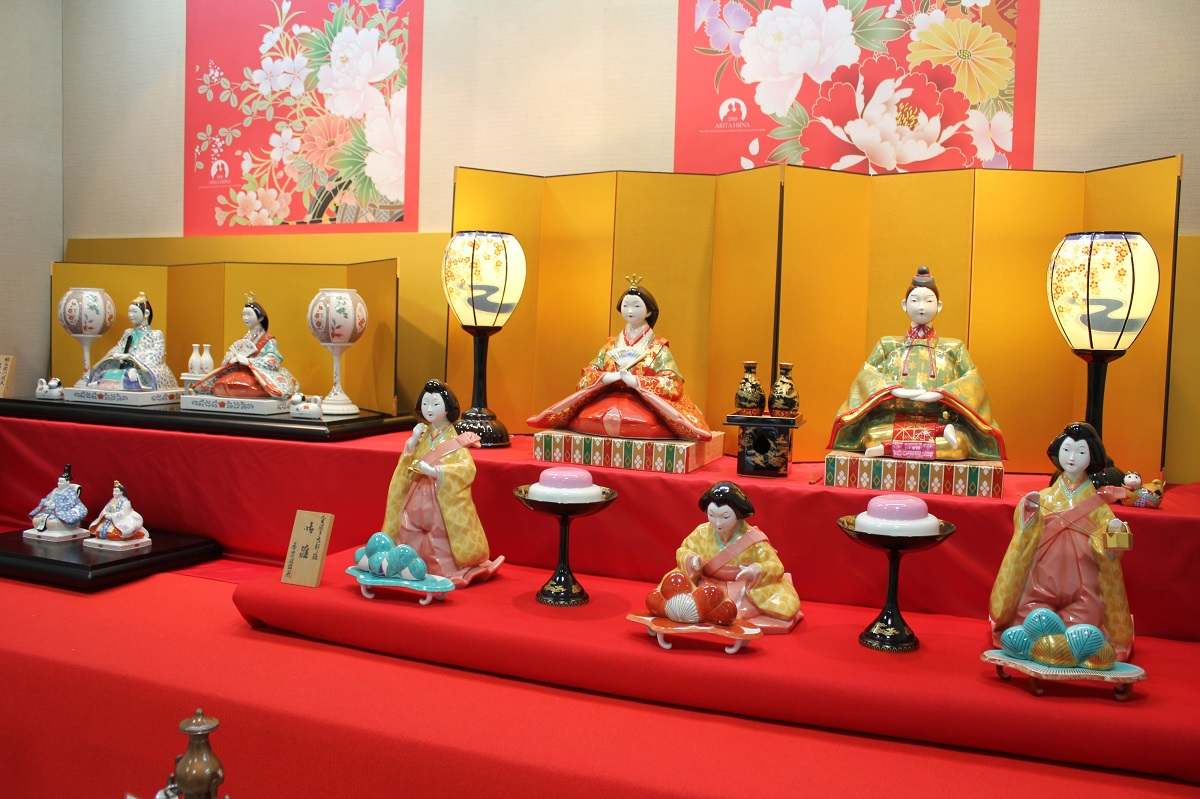 yomiuri.co.jp - Atsushi Takahashi/Special to Ryoko Yomiuri Publication - Japan Tourism / Unique Doll Festival Enlivens Porcelain Town Arita