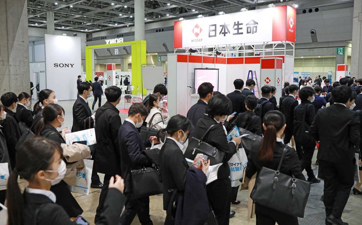 Japanese Firms to Increase Graduate Hiring Amid Economic Recovery 3
