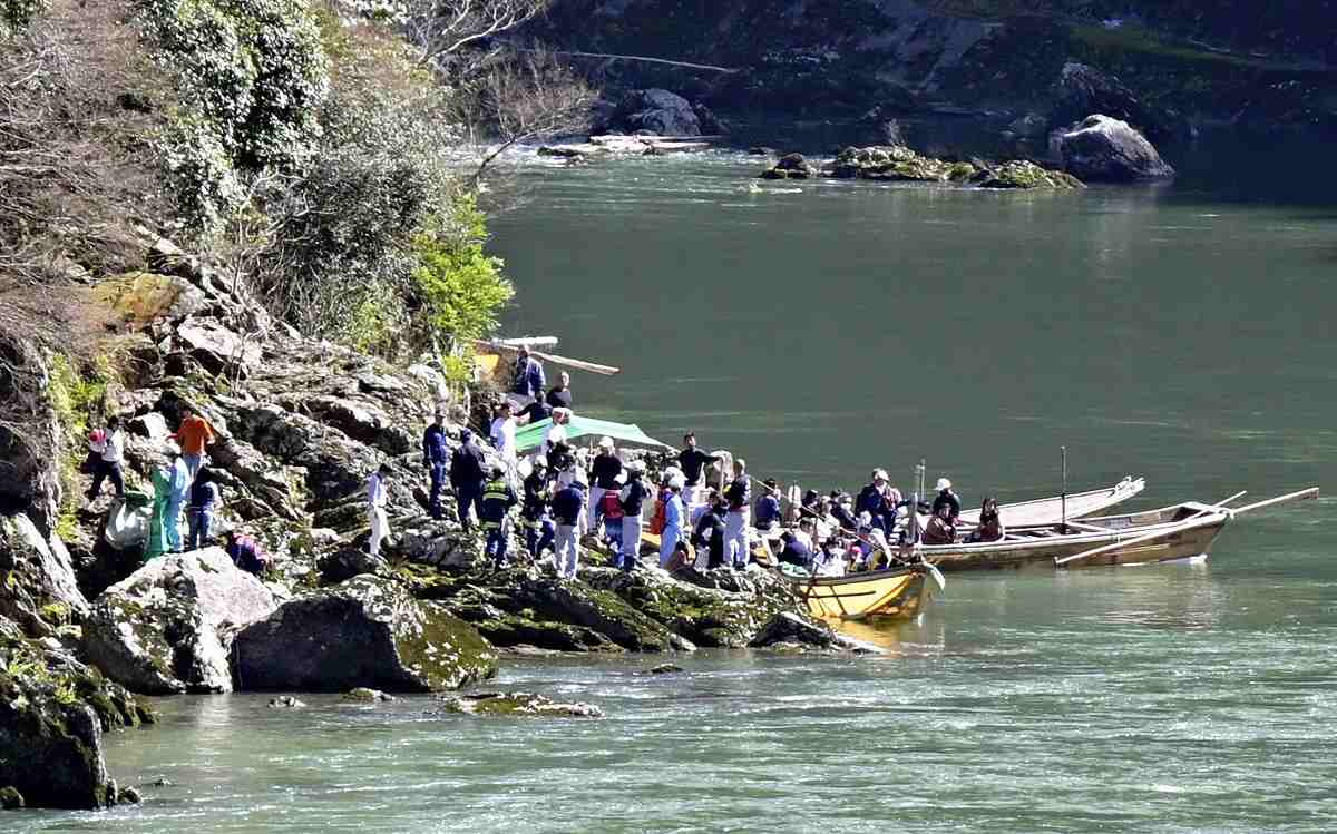 Kyoto Sightseeing Boat Accident Leaves 1 dead, 1 missing - The