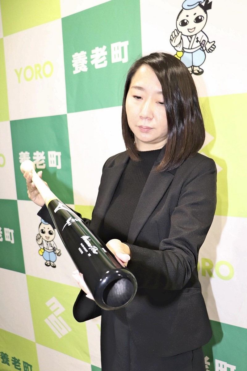 Japan WBC Hero Munetaka Murakami's Model Baseball Bat Joins List of Tax  Donation Gifts - The Japan News