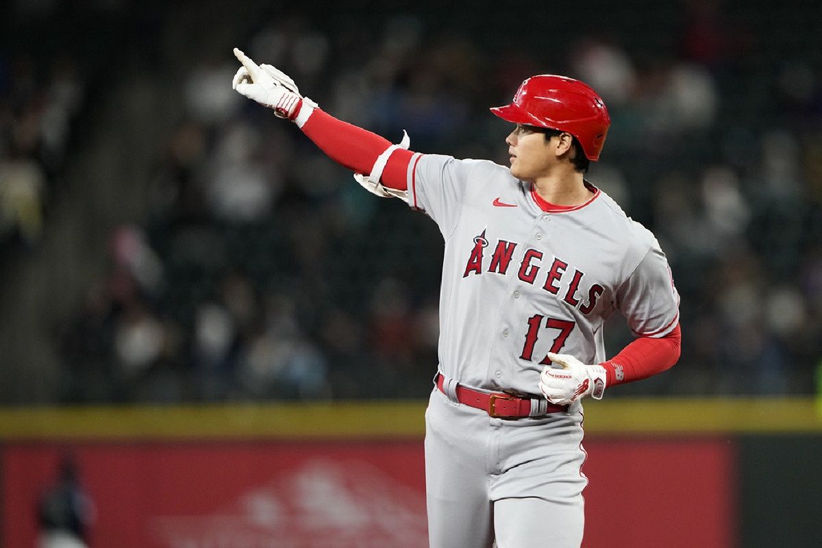 MLB/ Angels score 11 in 3rd inning, thump Fujinami and A's 13-1