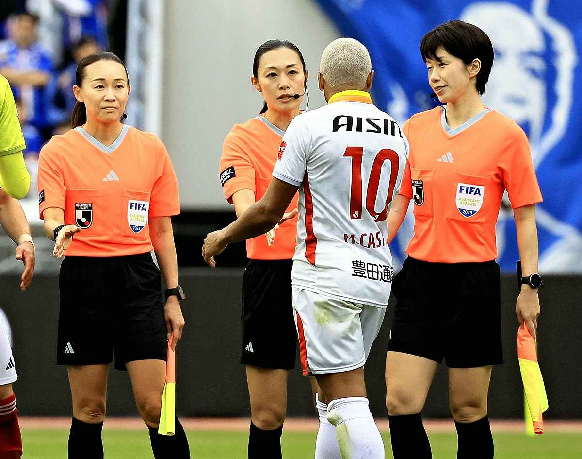 Yamashita lidera el primer equipo de árbitros exclusivamente femenino de la J.League