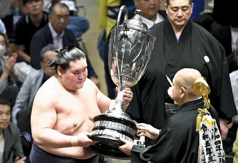 Terunofuji Caps Remarkable Summer Title Run with Victory - The Japan News