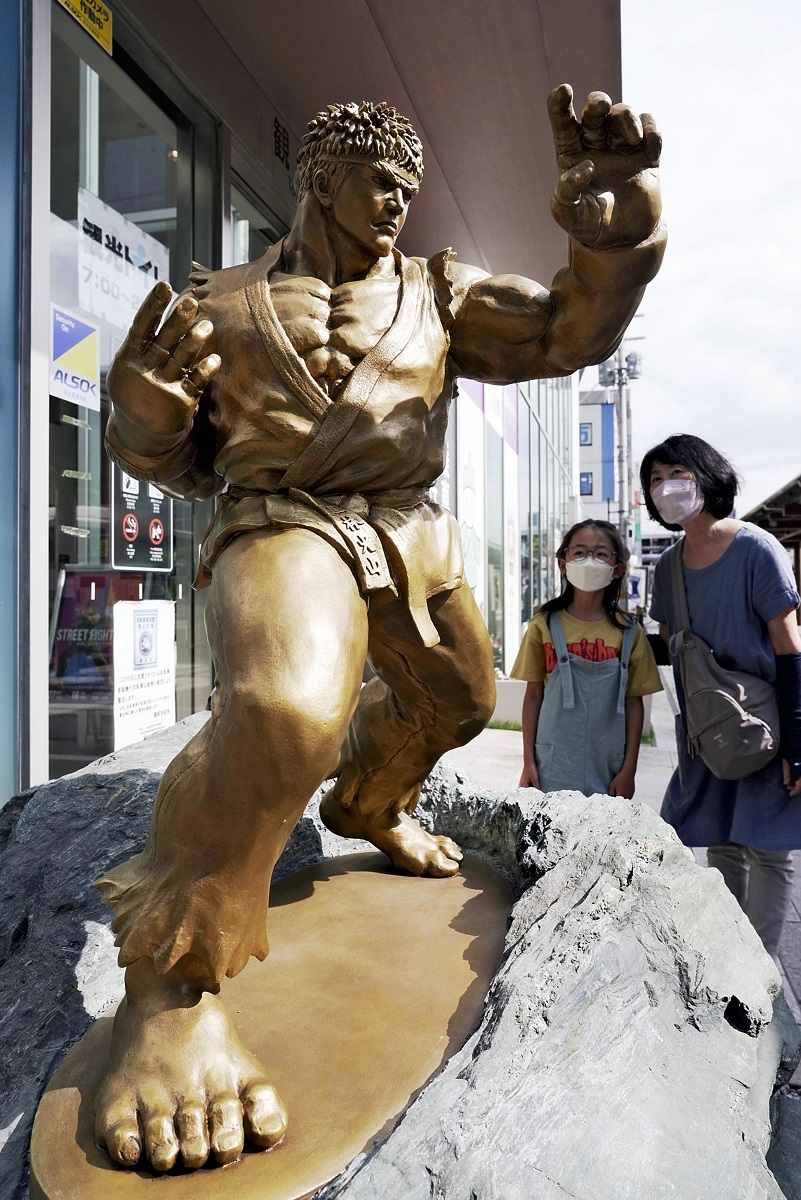 Street Fighter Statues