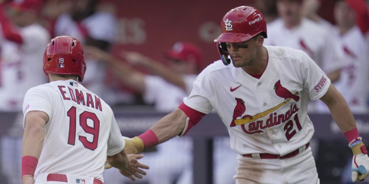 Cardinals top the Cubs to split their weekend series in London