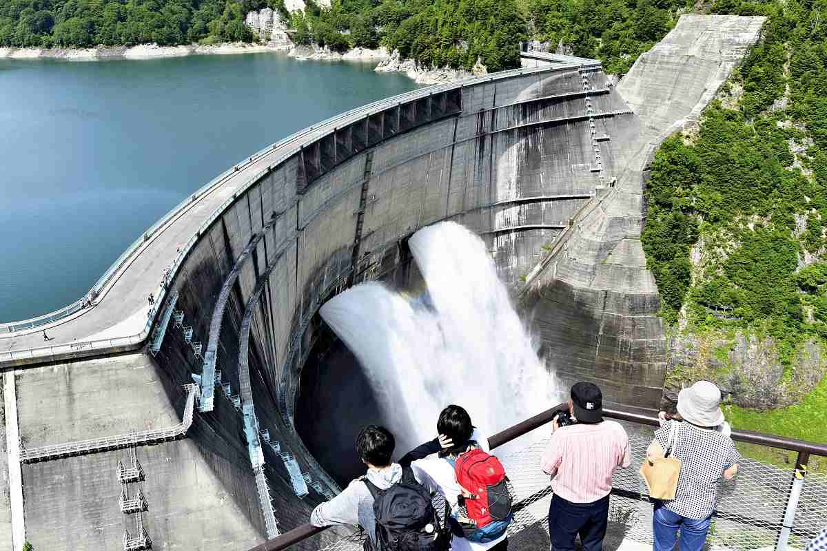 Kurobe Dam Discharge Begins, Heralding Arrival of Summer - The Japan News