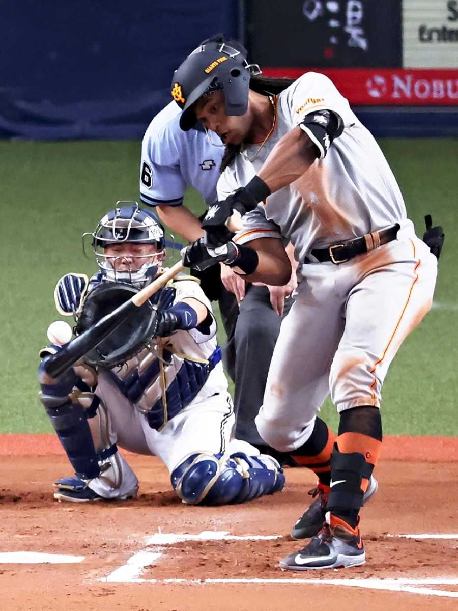 Milwaukee's Adam Walker talks playing for Yomiuri Giants in Japan