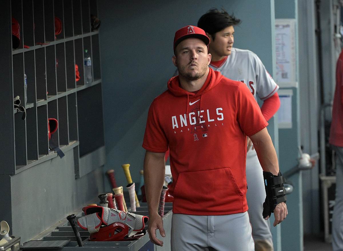 Mike Trout has stitches removed from surgery on broken hand, but