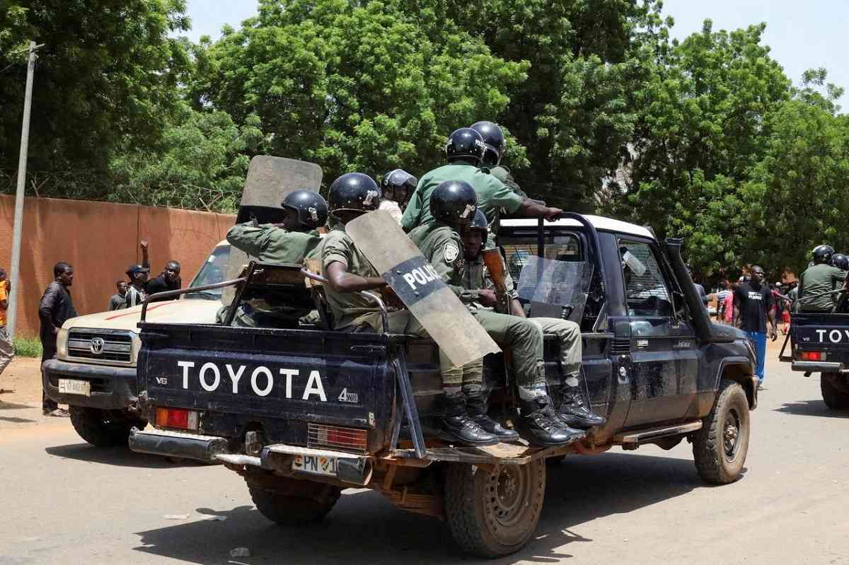 West Africa Threatens Force on Niger Coup Leaders, French Embassy