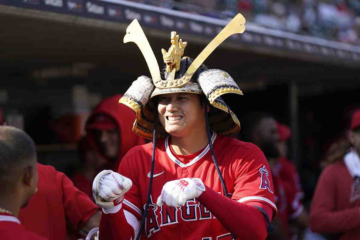 Ohtani hits 2 HRs during 1st game with Japan in over 6 years