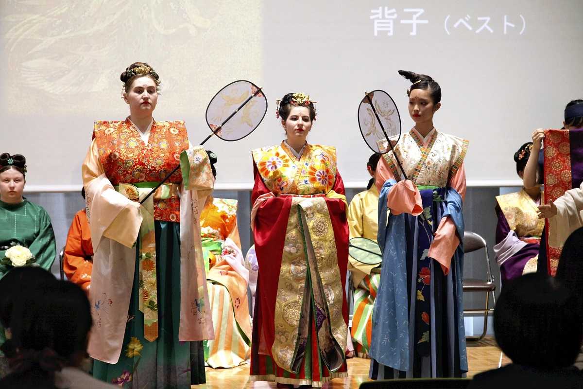 Traditional Japanese Clothing - Tokyo Street Style