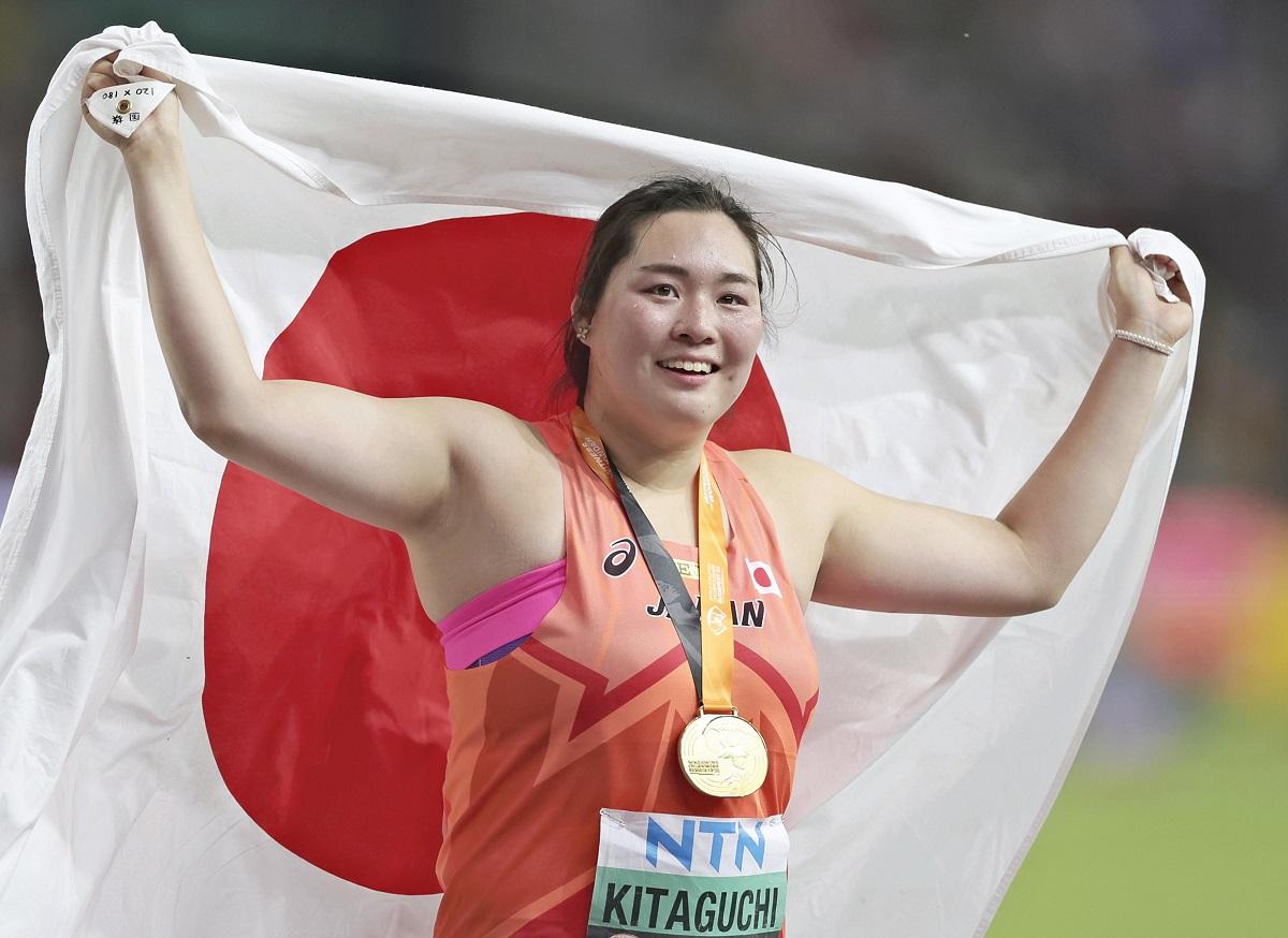 Historickou zlatou medaili na světě získává Japonka Haruka Kitaguchiová