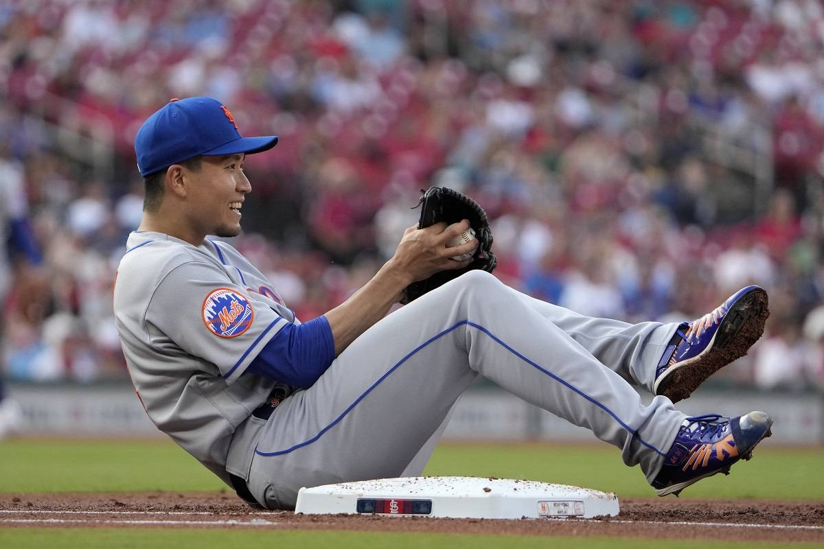 Winn Wins! Cardinals rookie gets back 1st-hit ball after Mets' Alonso  throws it into the stands