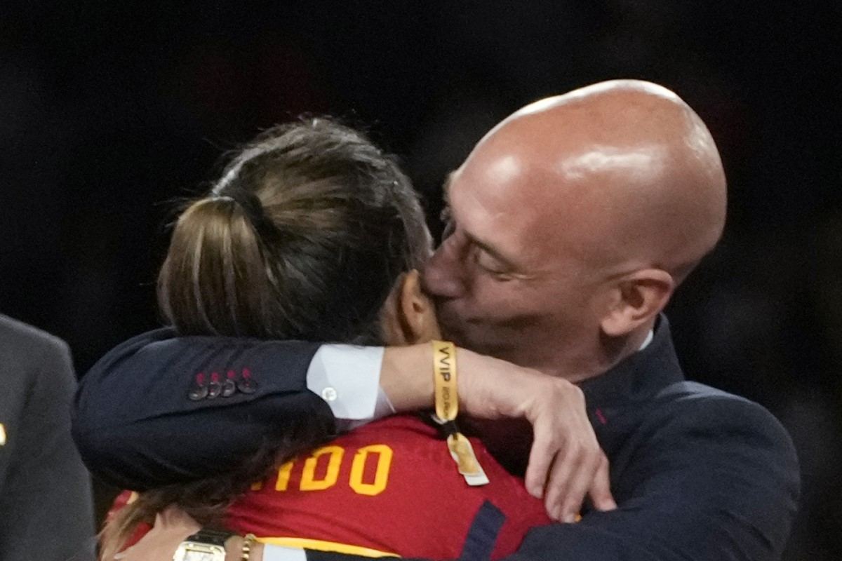 Anger in Spain after soccer chief kisses player at Women's World Cup  ceremony : NPR