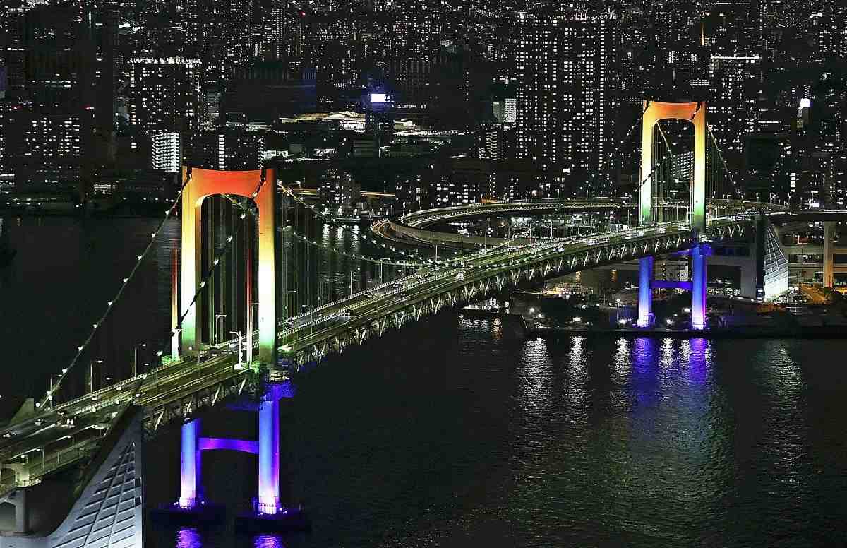 Rainbow Bridge in Tokyo Bay Lit up with 7 Colors; 30th Anniversary of ...