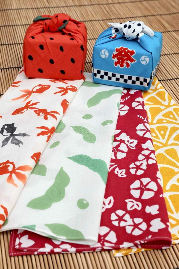 Small Japanese Hand Towels Add Festive Touch to Gifts - The Japan News