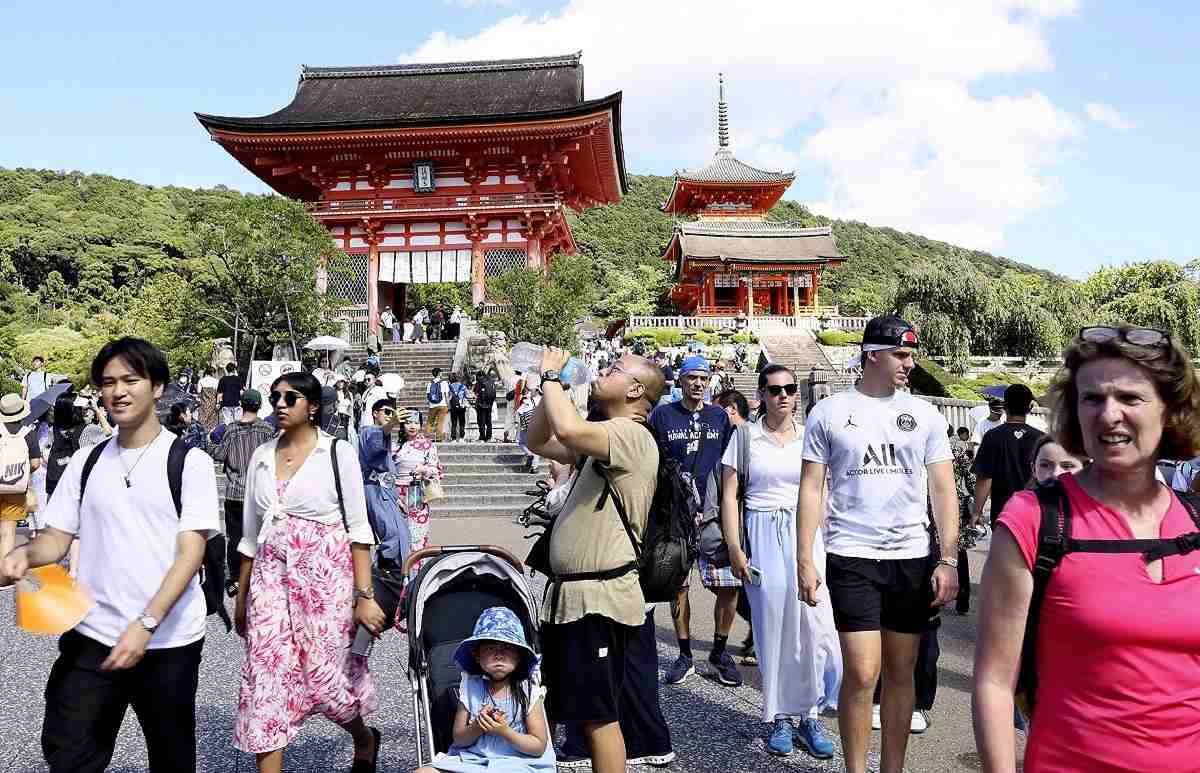 tourist issue in japan