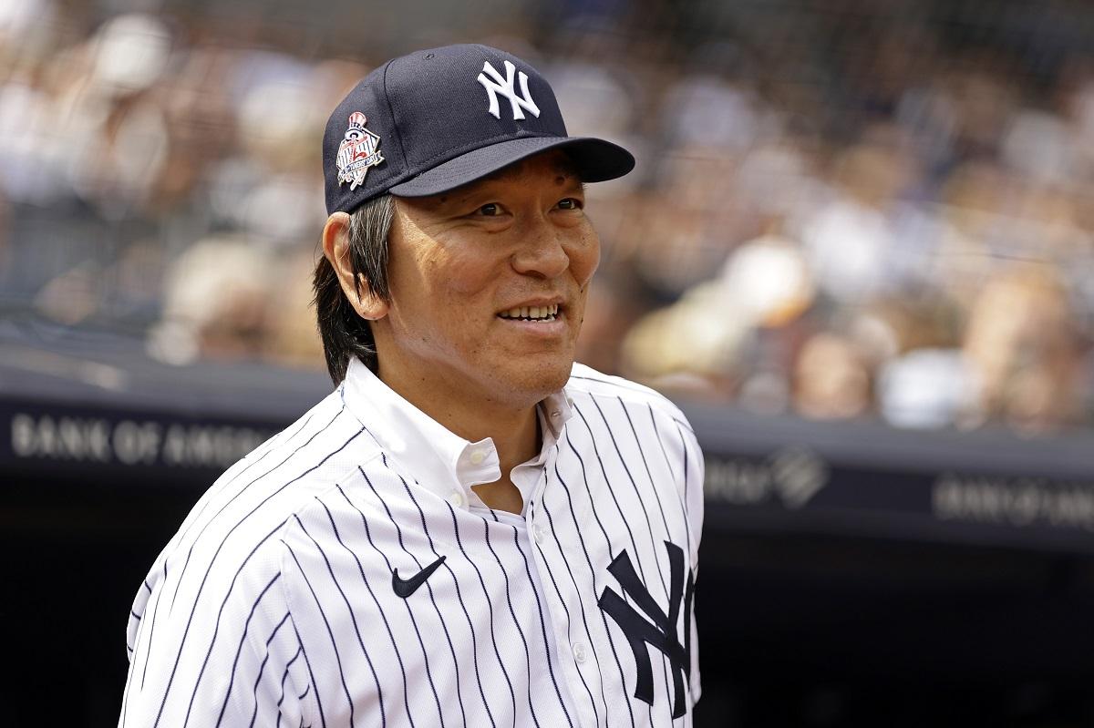 Derek Jeter offers Yankees advice during Old-Timers' Day debut