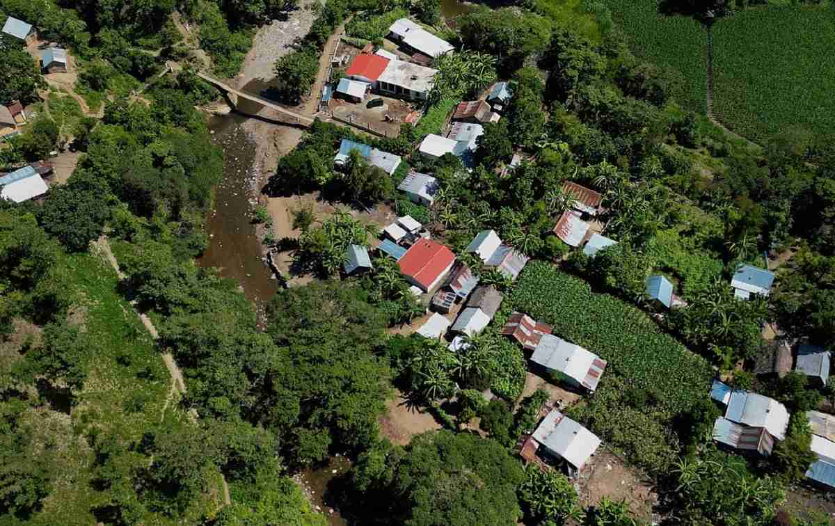 干ばつと嵐で衰弱したグアテマラ村の食料不足