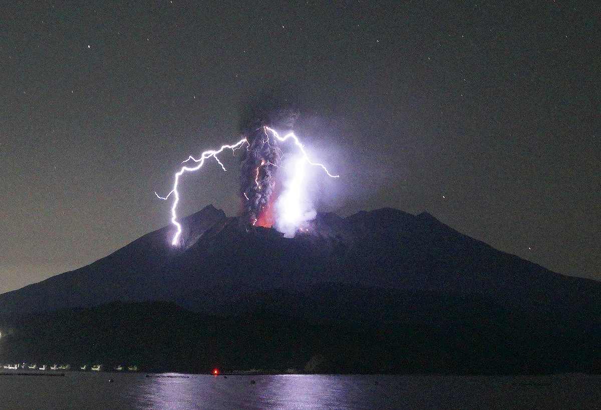 El volcán Sakurajima entra en erupción | Mediavida