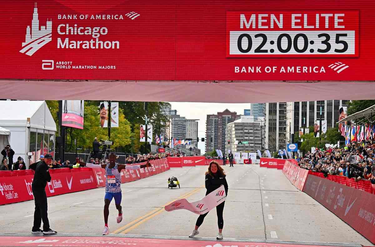 Kenyan Kiptum Sets World Record to Win Chicago Marathon; 20035 The