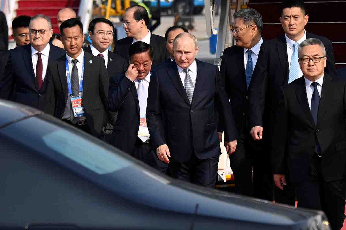 Putin Visits ‘Dear Friend’ Xi in Show of No-Limits Partnership - The ...