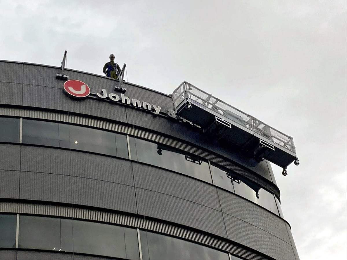 Johnny & Associates Starts to Remove Signage - The Japan News