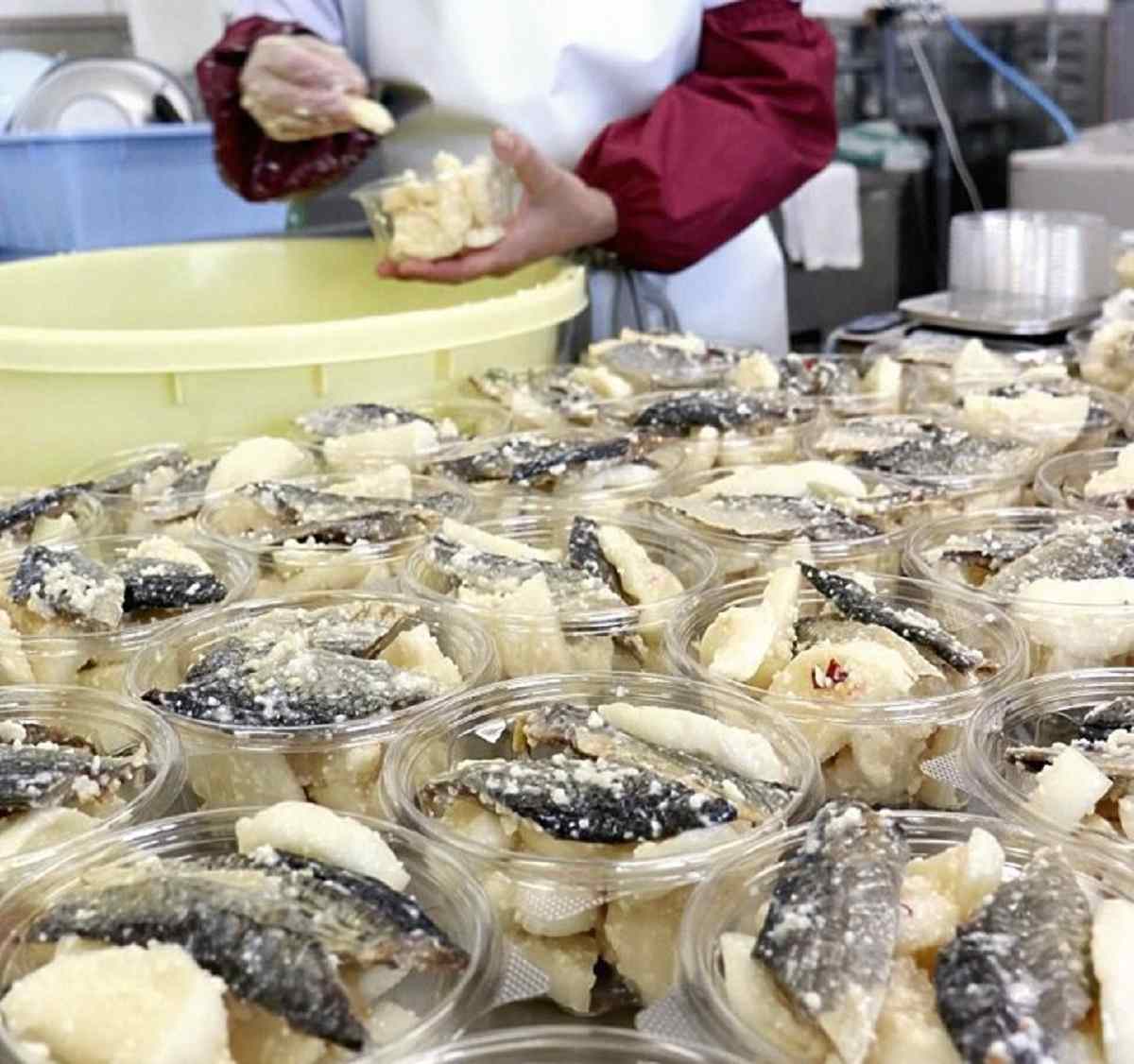 New Year’s Delicacy “Herring Sushi” Carefully Prepared in Reinan Region