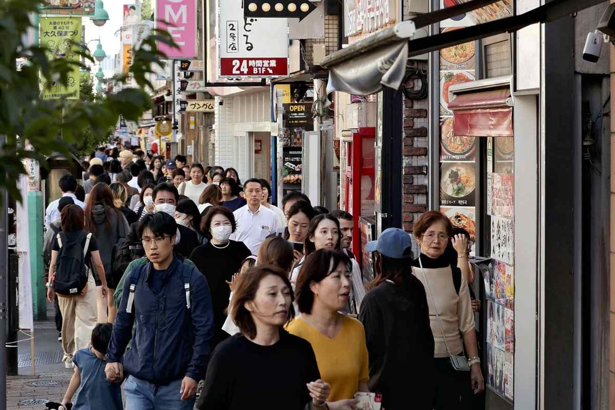 일본의 한국 붐은 곧 끝날 것 같지 않다.신오쿠보는 한국의 팝 문화와 음식의 발신지