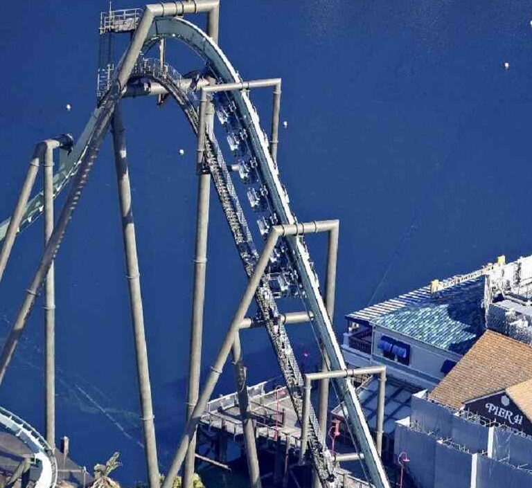 Universal Studios Japan s Roller Coaster Comes to Emergency Stop