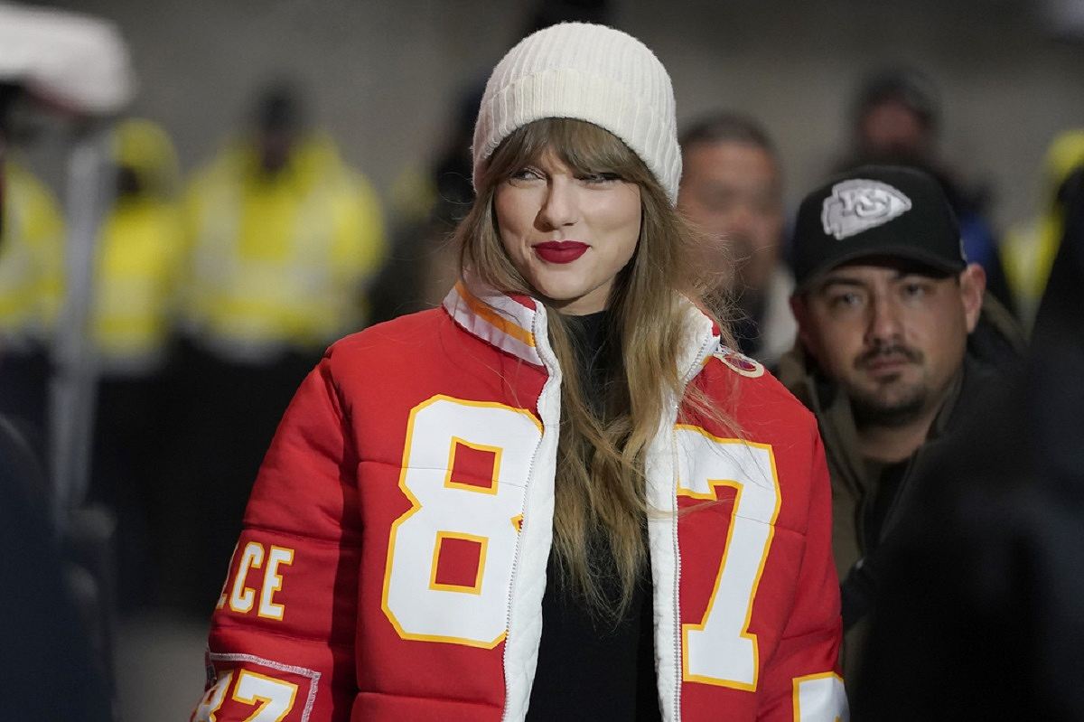 Taylor Swift Fans Are Playing Their 'Red' Vinyl Too Slowly: It