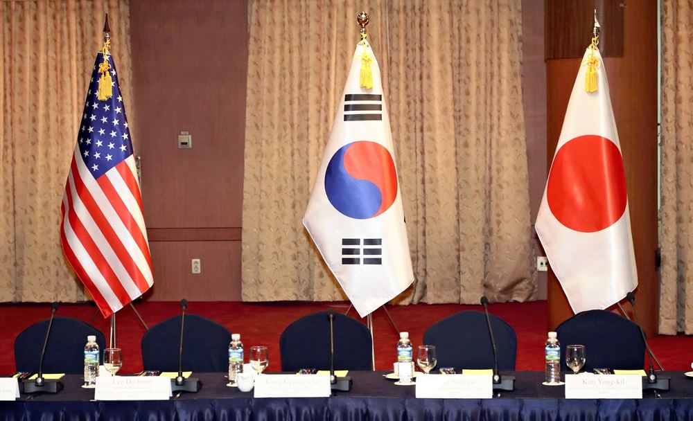 일본, 미국, 한국이 인도-태평양 대화를 개최합니다.  중국은 남중국해의 움직임을 비난했다