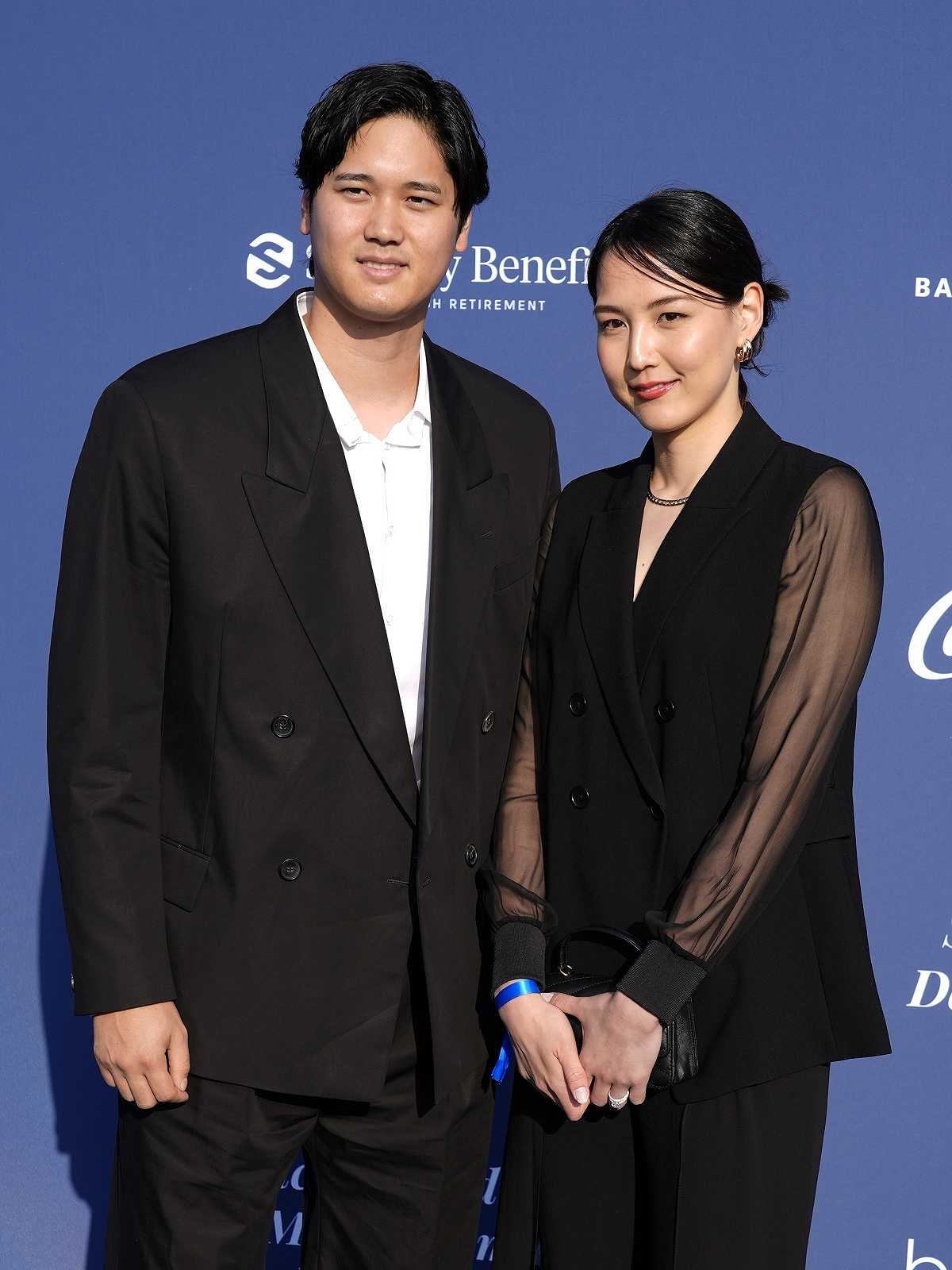 Shohei Ohtani Makes Rare Public Appearance with Wife at Dodgers' Charity  Event - The Japan News