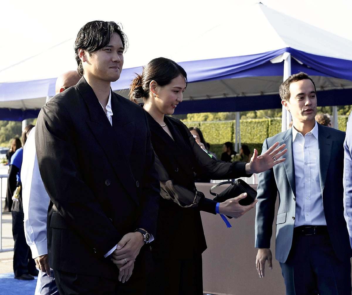Shohei Ohtani Makes Rare Public Appearance with Wife at Dodgers' Charity  Event - The Japan News