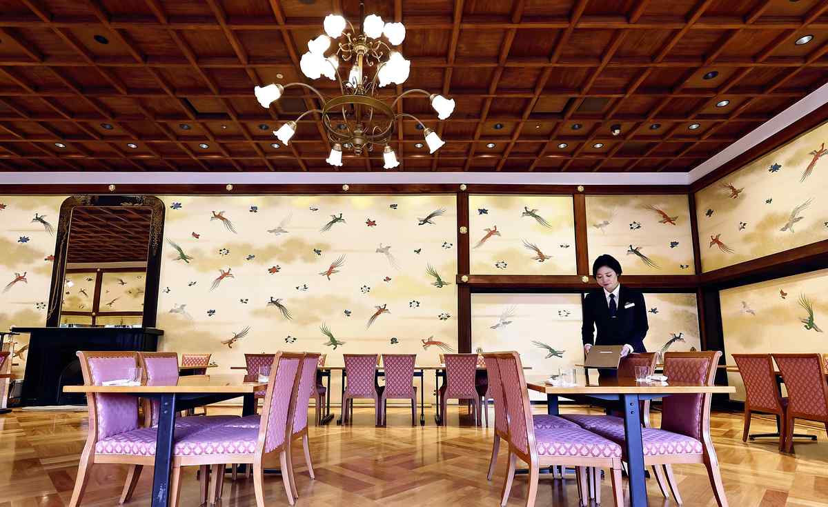 Tokyos Meiji Kinenkan Holds Wedding Receptions in Hall Once Used by Emperor Meiji to Host Banquets